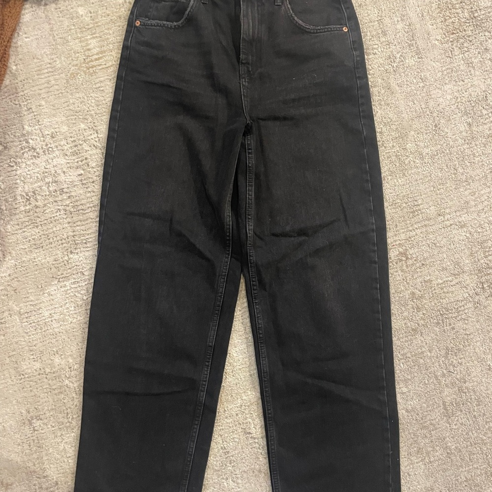 Woman’s Black Jeans